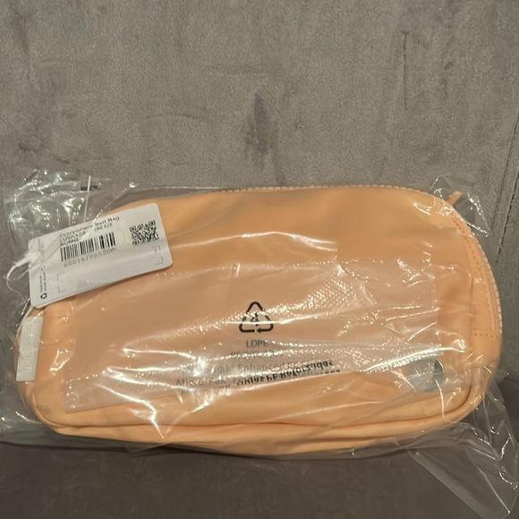 LULULEMON | ✨NEW✨ Everywhere Belt Bag 1L in Summer Glow - Picture 7 of 7